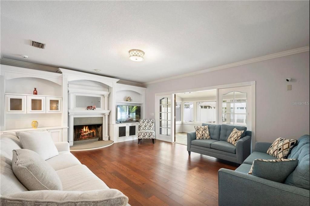 For Sale: $1,575,000 (5 beds, 4 baths, 4233 Square Feet)