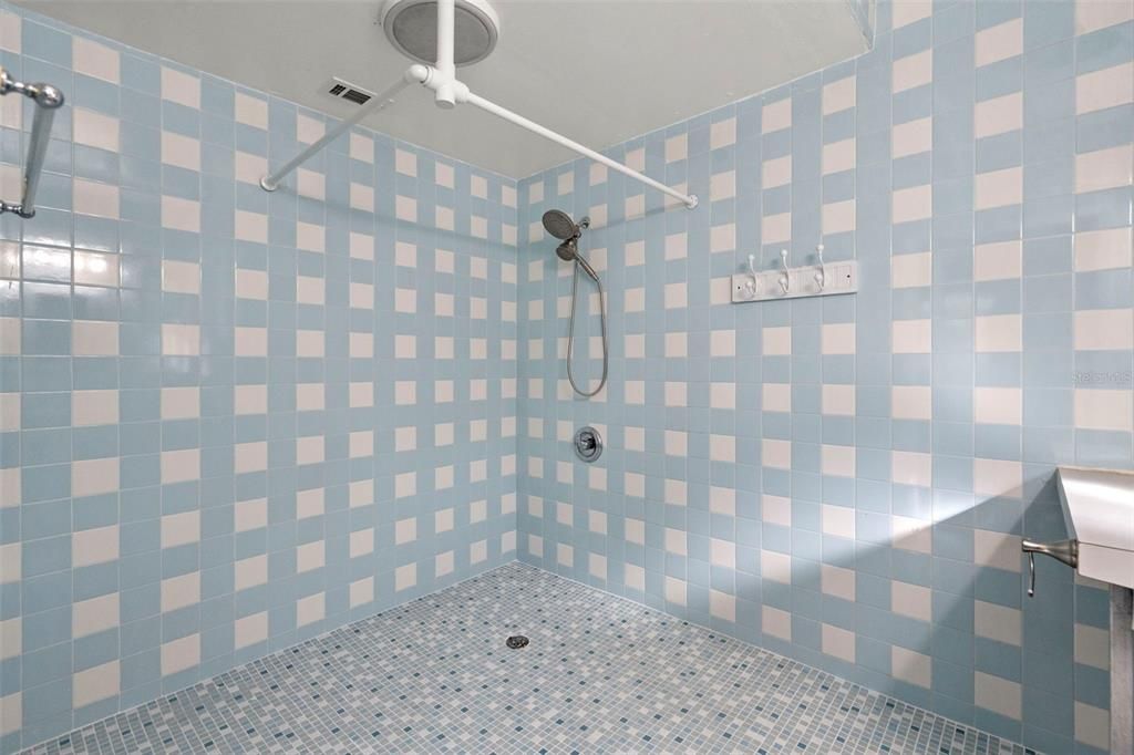 For Rent: $2,945 (4 beds, 2 baths, 1308 Square Feet)