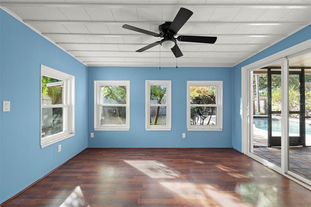 For Rent: $2,945 (4 beds, 2 baths, 1308 Square Feet)