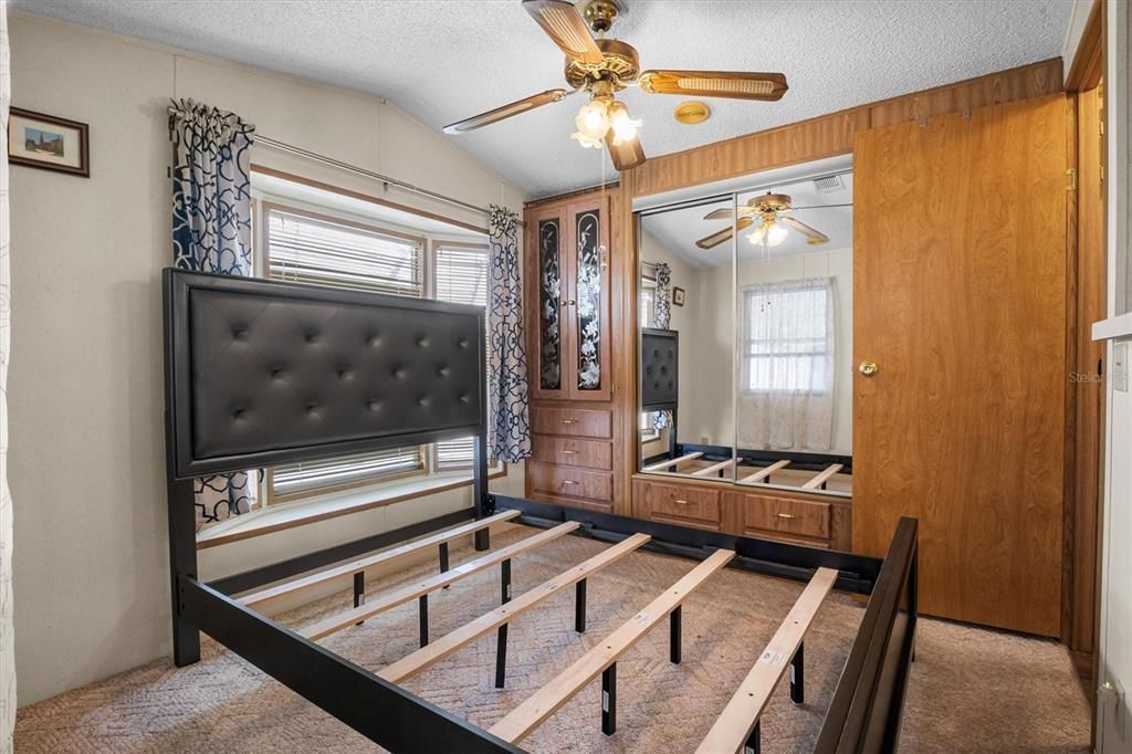 待售: $105,500 (1 贝兹, 1 浴室, 396 平方英尺)