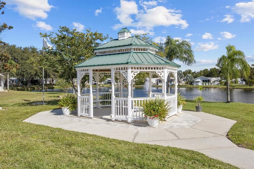 待售: $105,500 (1 贝兹, 1 浴室, 396 平方英尺)