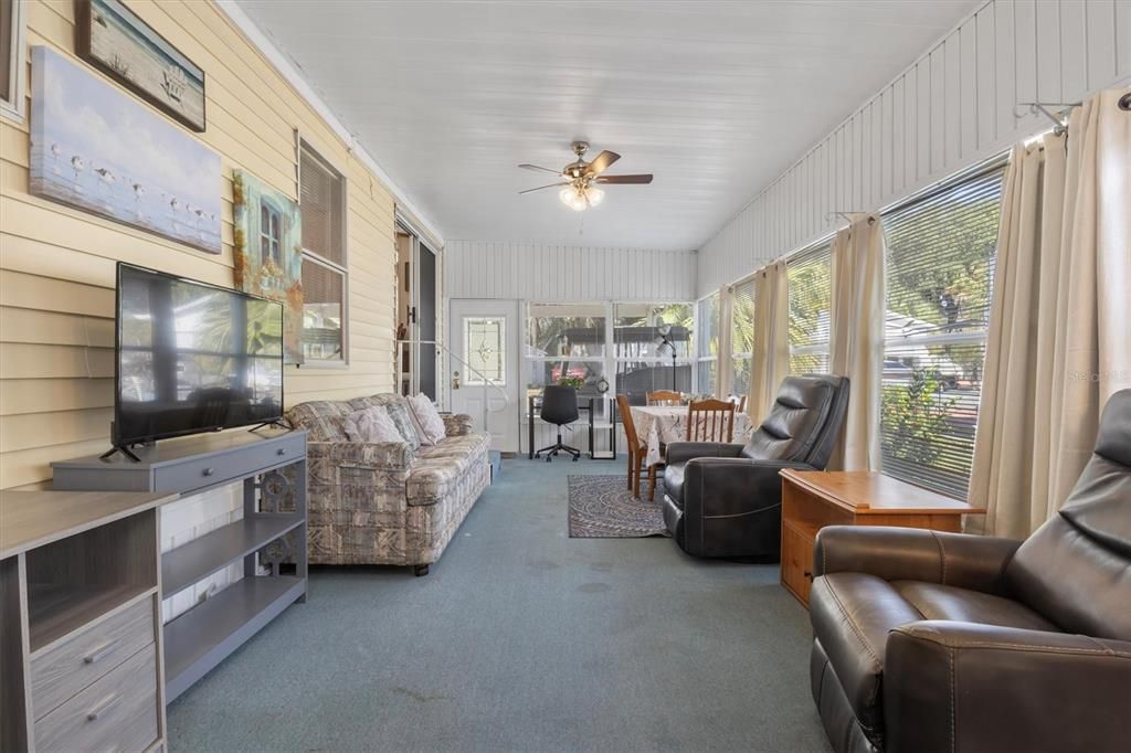 待售: $105,500 (1 贝兹, 1 浴室, 396 平方英尺)