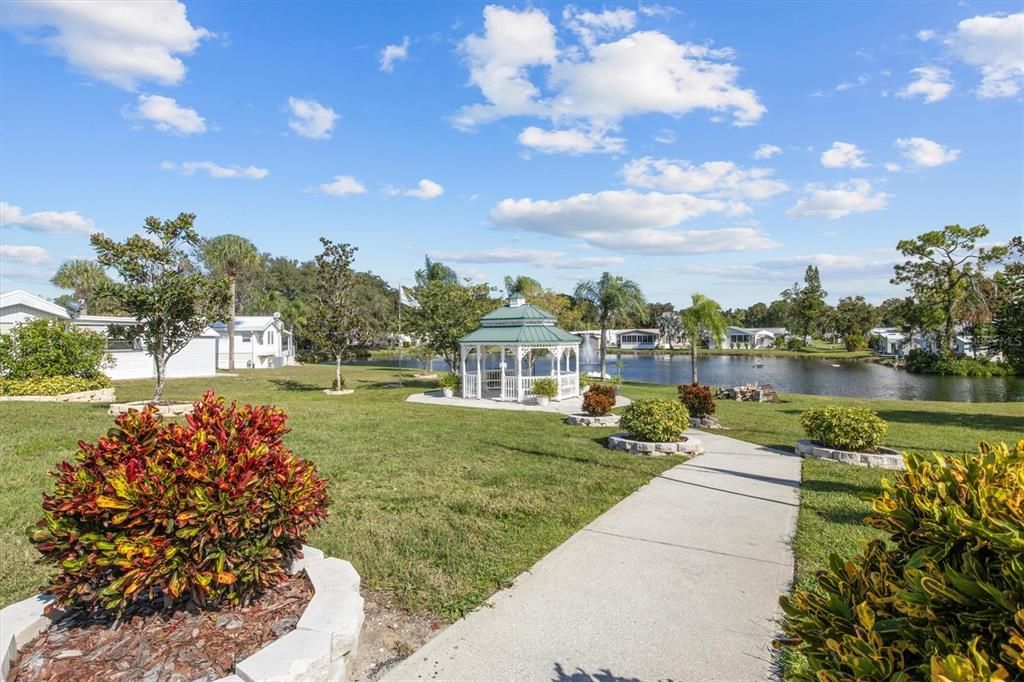 待售: $105,500 (1 贝兹, 1 浴室, 396 平方英尺)