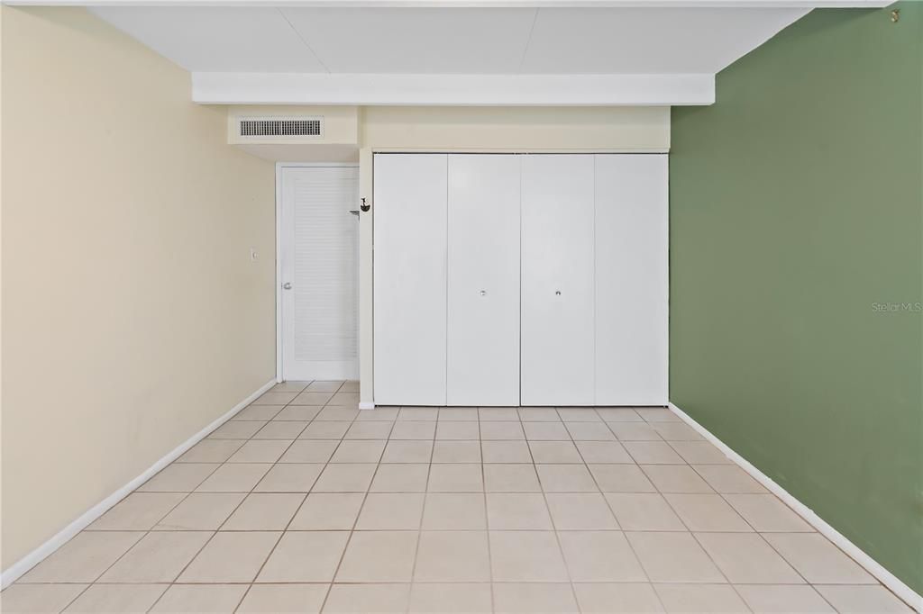 待售: $113,500 (1 贝兹, 1 浴室, 648 平方英尺)