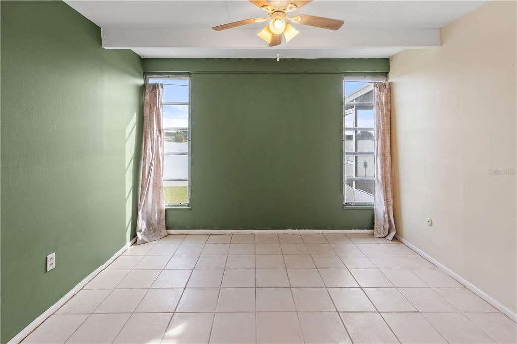 待售: $113,500 (1 贝兹, 1 浴室, 648 平方英尺)