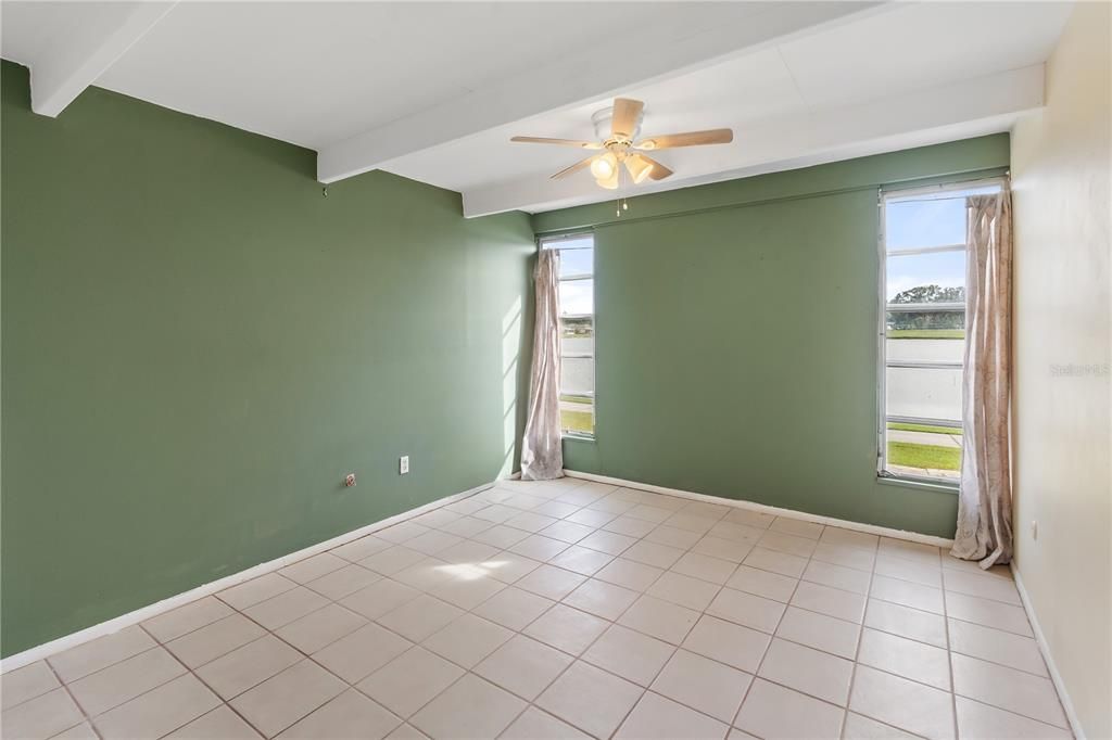 待售: $113,500 (1 贝兹, 1 浴室, 648 平方英尺)