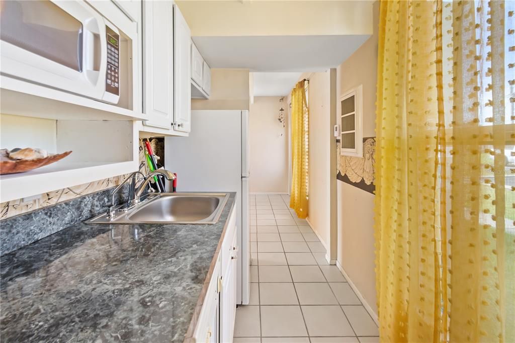 待售: $113,500 (1 贝兹, 1 浴室, 648 平方英尺)