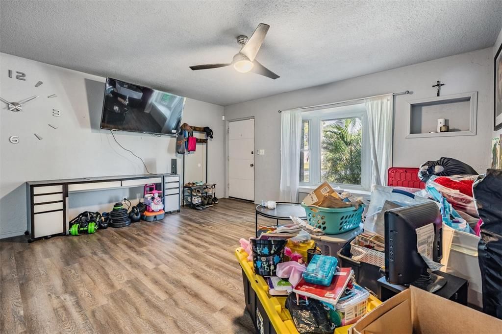 Active With Contract: $315,000 (3 beds, 2 baths, 1125 Square Feet)