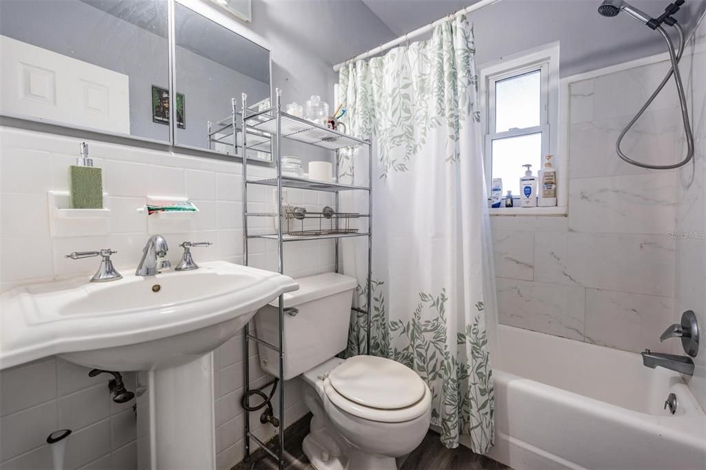 Active With Contract: $315,000 (3 beds, 2 baths, 1125 Square Feet)