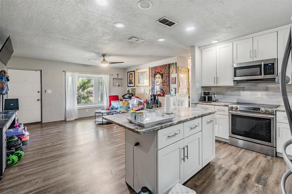 Active With Contract: $315,000 (3 beds, 2 baths, 1125 Square Feet)