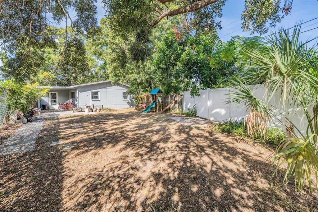 Active With Contract: $315,000 (3 beds, 2 baths, 1125 Square Feet)