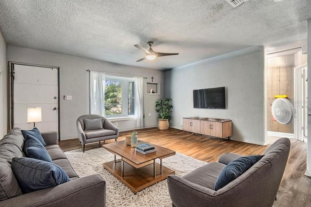 Active With Contract: $315,000 (3 beds, 2 baths, 1125 Square Feet)