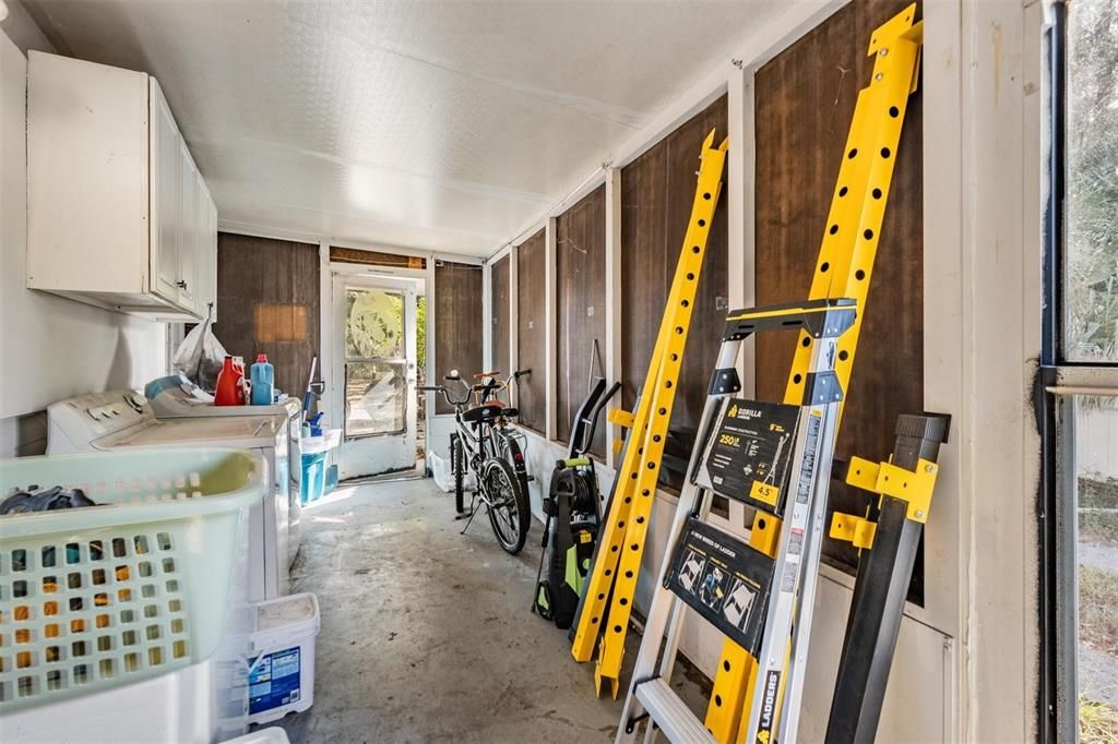 Active With Contract: $315,000 (3 beds, 2 baths, 1125 Square Feet)