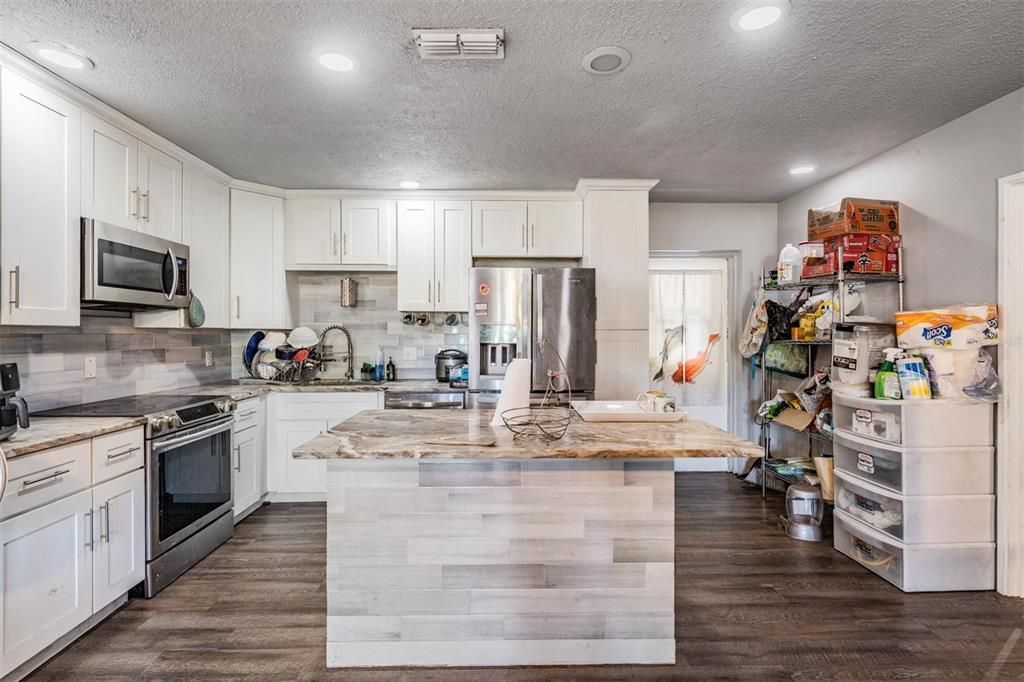 Active With Contract: $315,000 (3 beds, 2 baths, 1125 Square Feet)