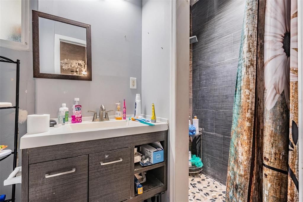 Active With Contract: $315,000 (3 beds, 2 baths, 1125 Square Feet)