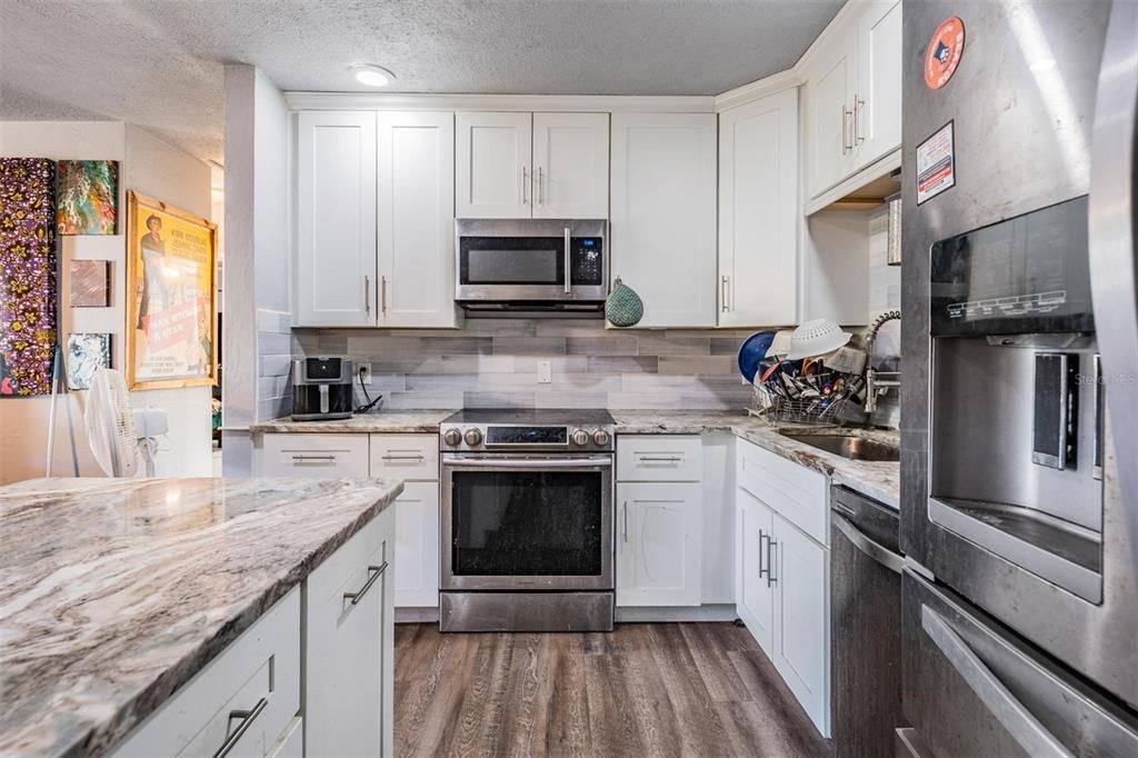 Active With Contract: $315,000 (3 beds, 2 baths, 1125 Square Feet)