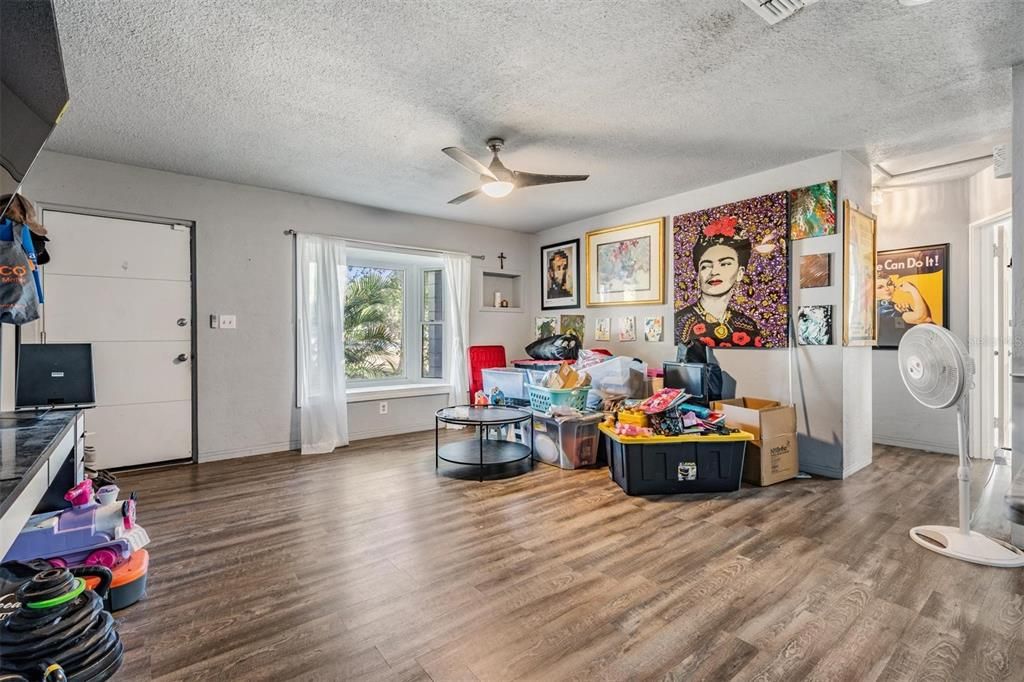 Active With Contract: $315,000 (3 beds, 2 baths, 1125 Square Feet)