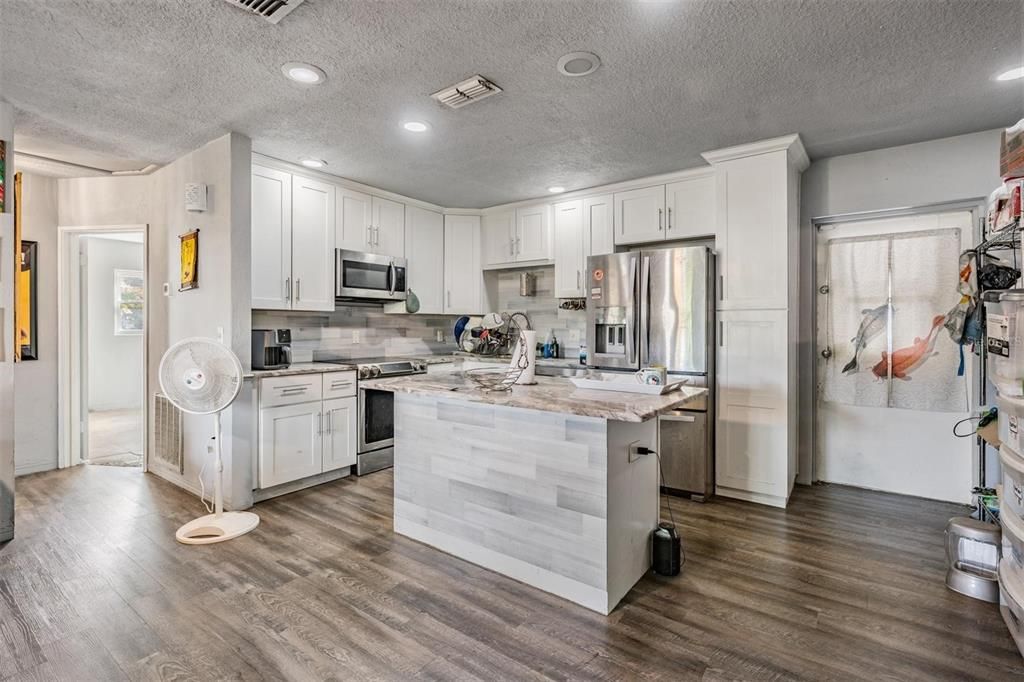 Active With Contract: $315,000 (3 beds, 2 baths, 1125 Square Feet)