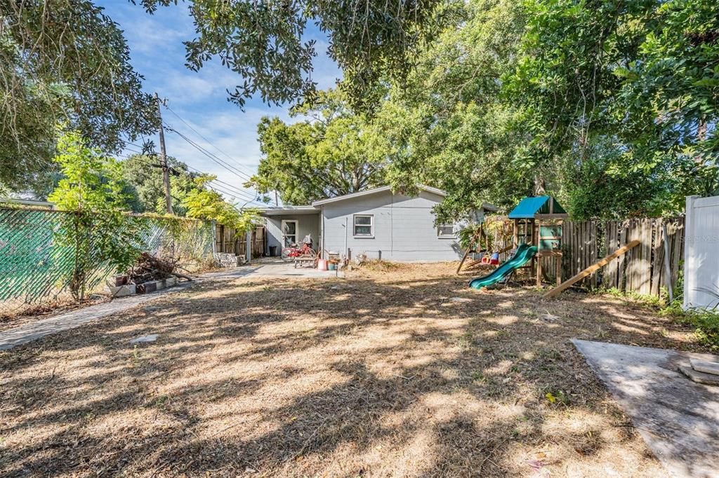 Active With Contract: $315,000 (3 beds, 2 baths, 1125 Square Feet)