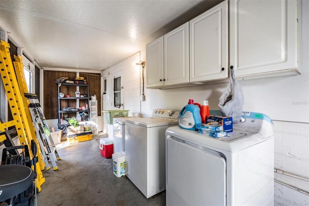 Active With Contract: $315,000 (3 beds, 2 baths, 1125 Square Feet)