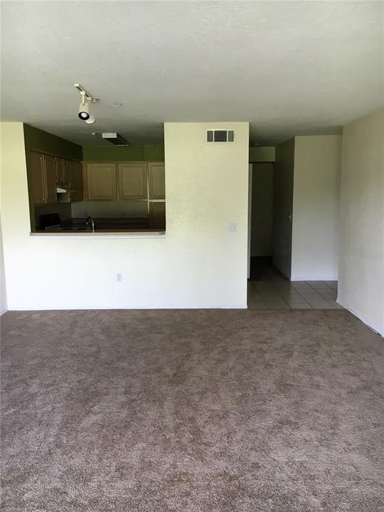 For Rent: $1,400 (1 beds, 1 baths, 861 Square Feet)