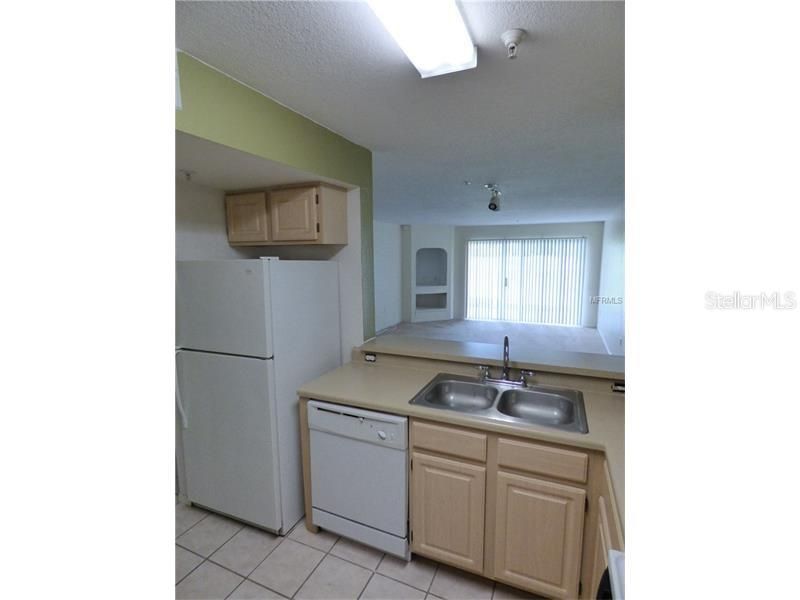 For Rent: $1,400 (1 beds, 1 baths, 861 Square Feet)