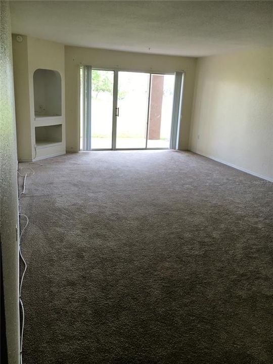 For Rent: $1,400 (1 beds, 1 baths, 861 Square Feet)