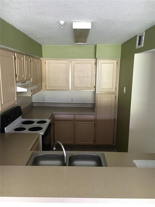 For Rent: $1,400 (1 beds, 1 baths, 861 Square Feet)