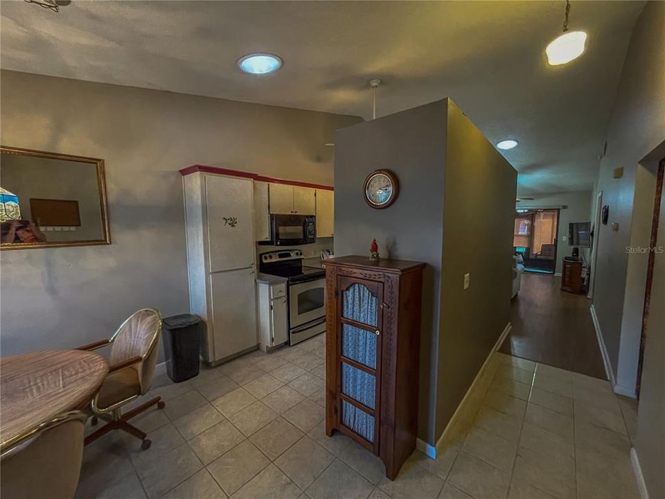 待售: $169,000 (2 贝兹, 2 浴室, 959 平方英尺)