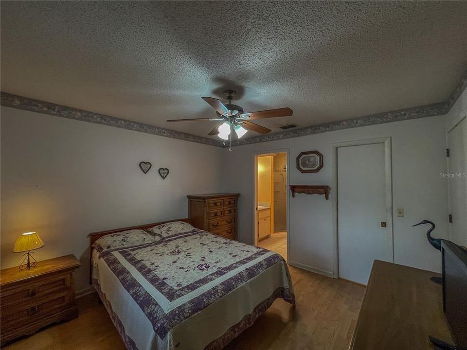 待售: $169,000 (2 贝兹, 2 浴室, 959 平方英尺)