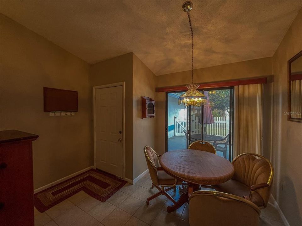 待售: $169,000 (2 贝兹, 2 浴室, 959 平方英尺)