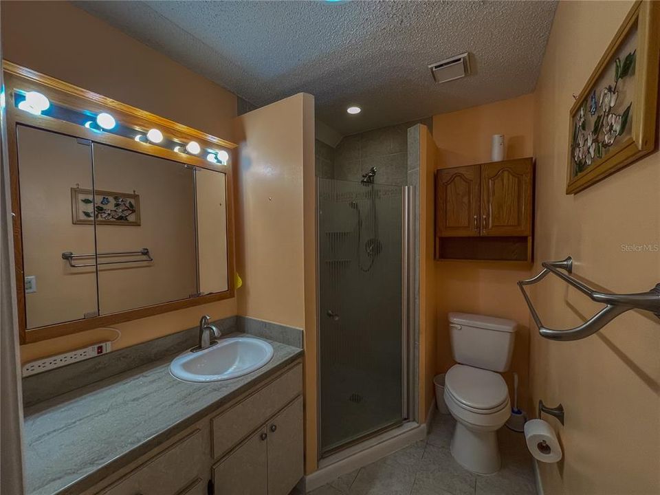 待售: $169,000 (2 贝兹, 2 浴室, 959 平方英尺)