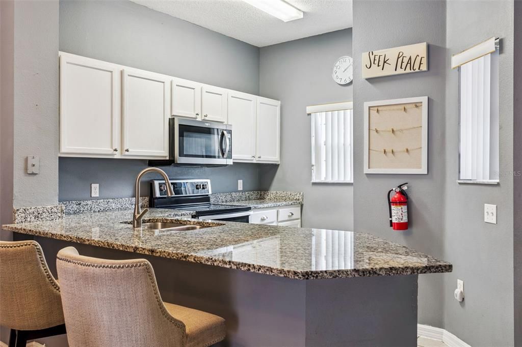 На продажу: $279,990 (3 спален, 2 ванн, 1286 Квадратных фут)