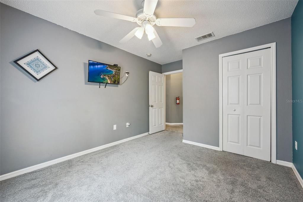 На продажу: $279,990 (3 спален, 2 ванн, 1286 Квадратных фут)