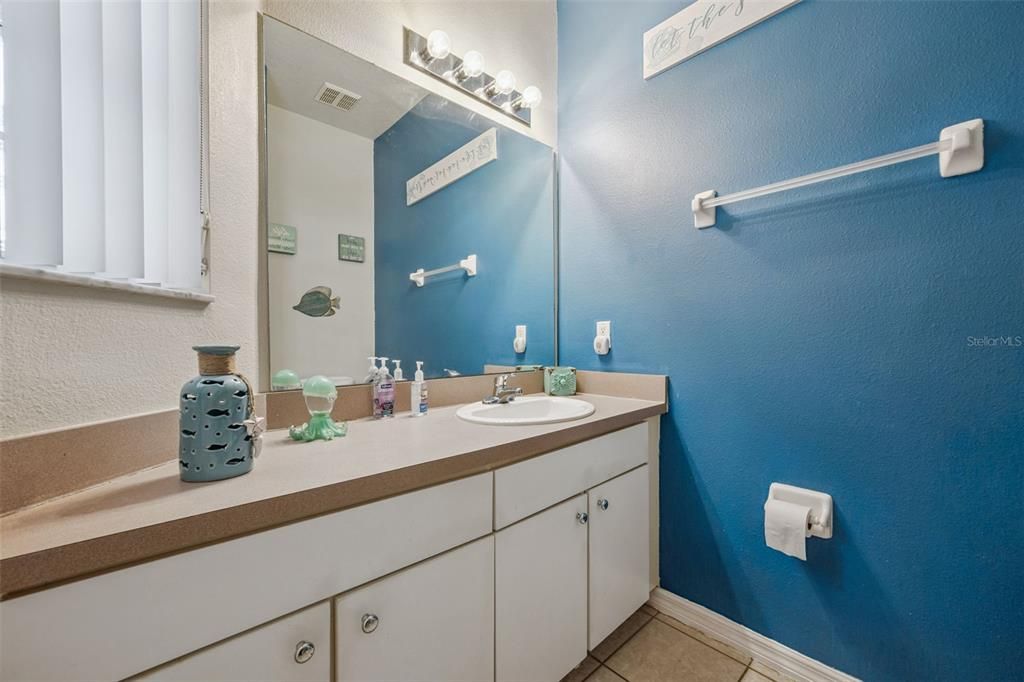 На продажу: $279,990 (3 спален, 2 ванн, 1286 Квадратных фут)