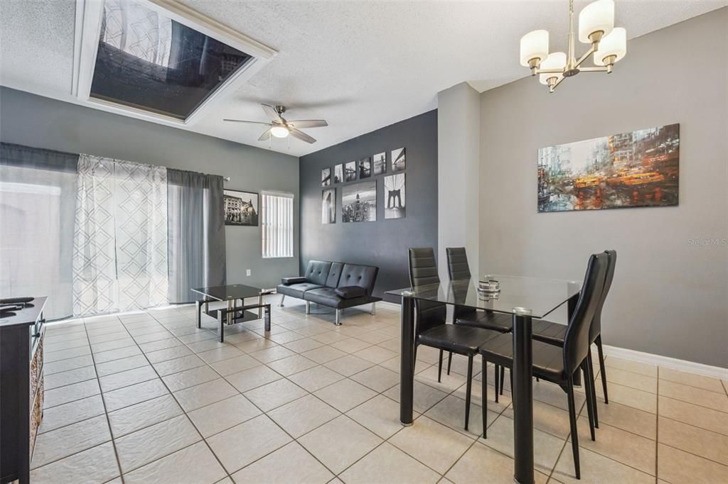 На продажу: $279,990 (3 спален, 2 ванн, 1286 Квадратных фут)