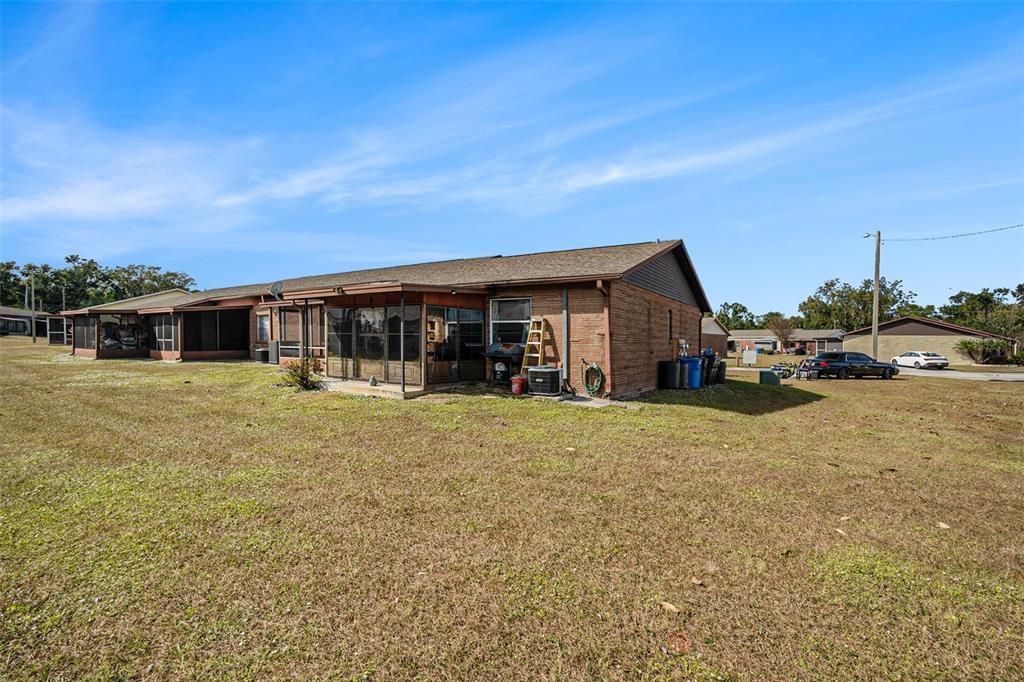 待售: $160,000 (2 贝兹, 1 浴室, 794 平方英尺)