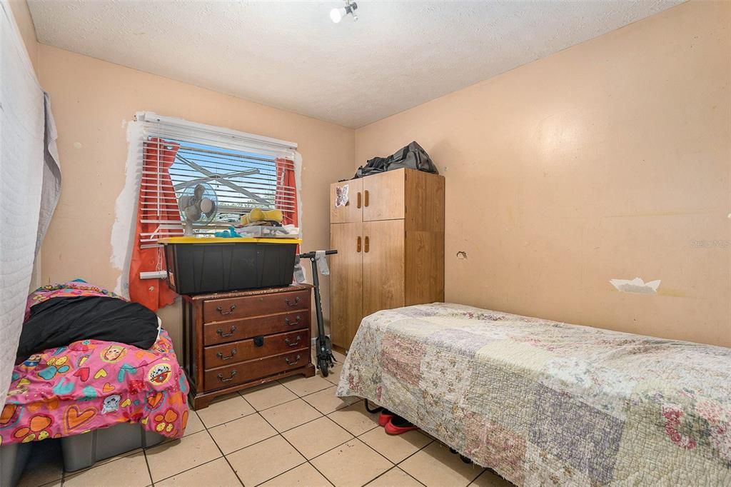 待售: $160,000 (2 贝兹, 1 浴室, 794 平方英尺)