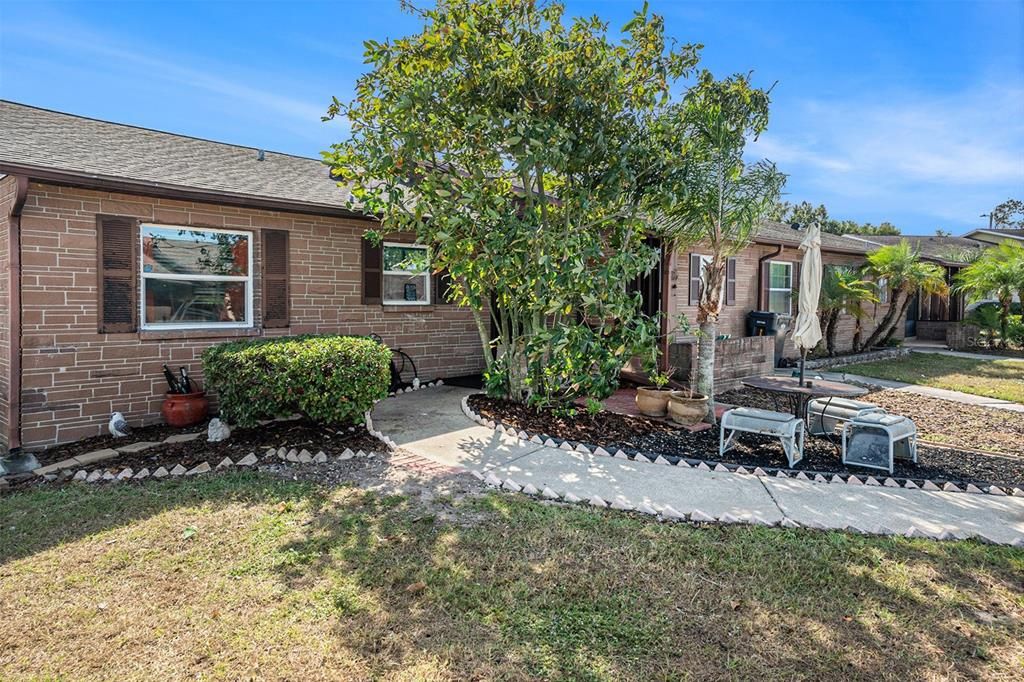 待售: $160,000 (2 贝兹, 1 浴室, 794 平方英尺)