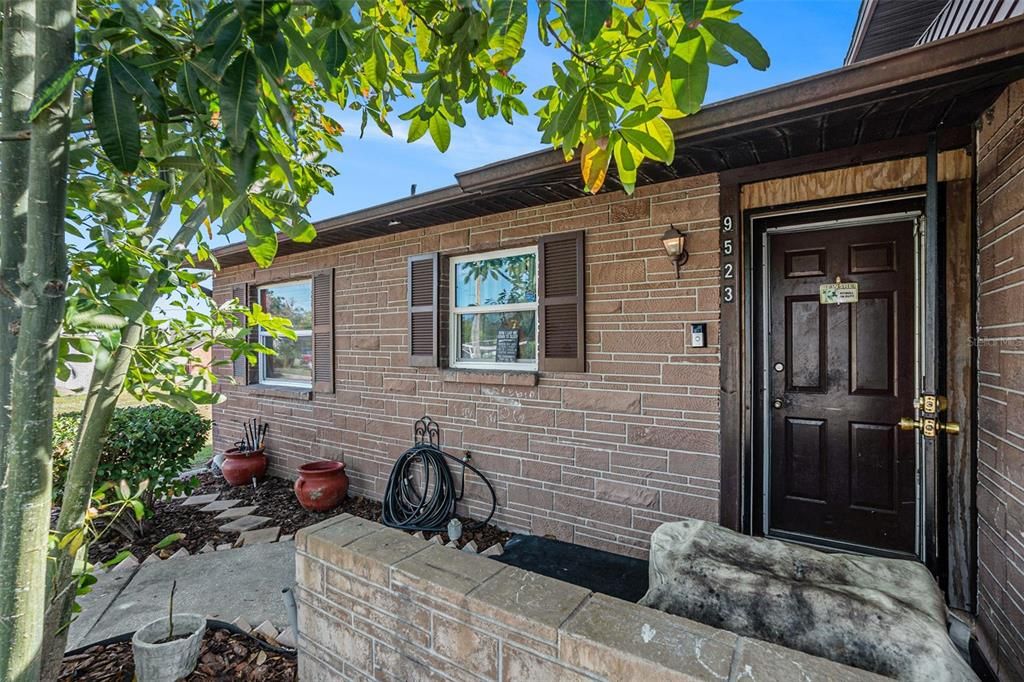 待售: $160,000 (2 贝兹, 1 浴室, 794 平方英尺)