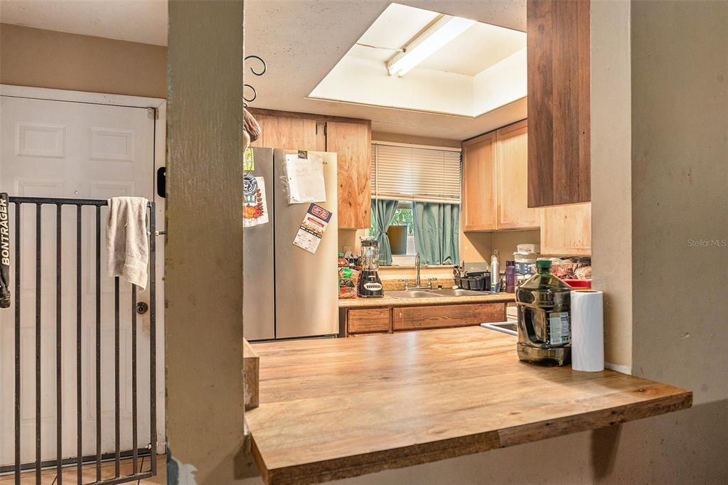 待售: $160,000 (2 贝兹, 1 浴室, 794 平方英尺)