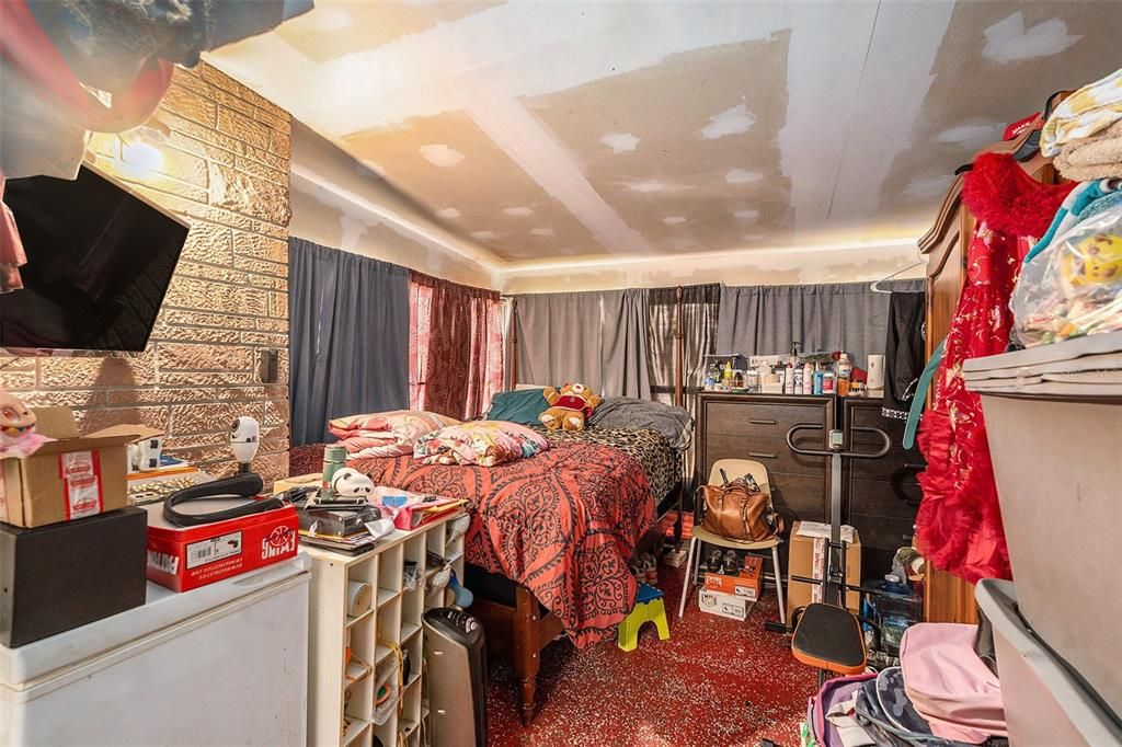 待售: $160,000 (2 贝兹, 1 浴室, 794 平方英尺)