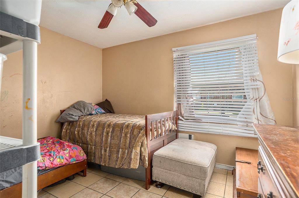 待售: $160,000 (2 贝兹, 1 浴室, 794 平方英尺)