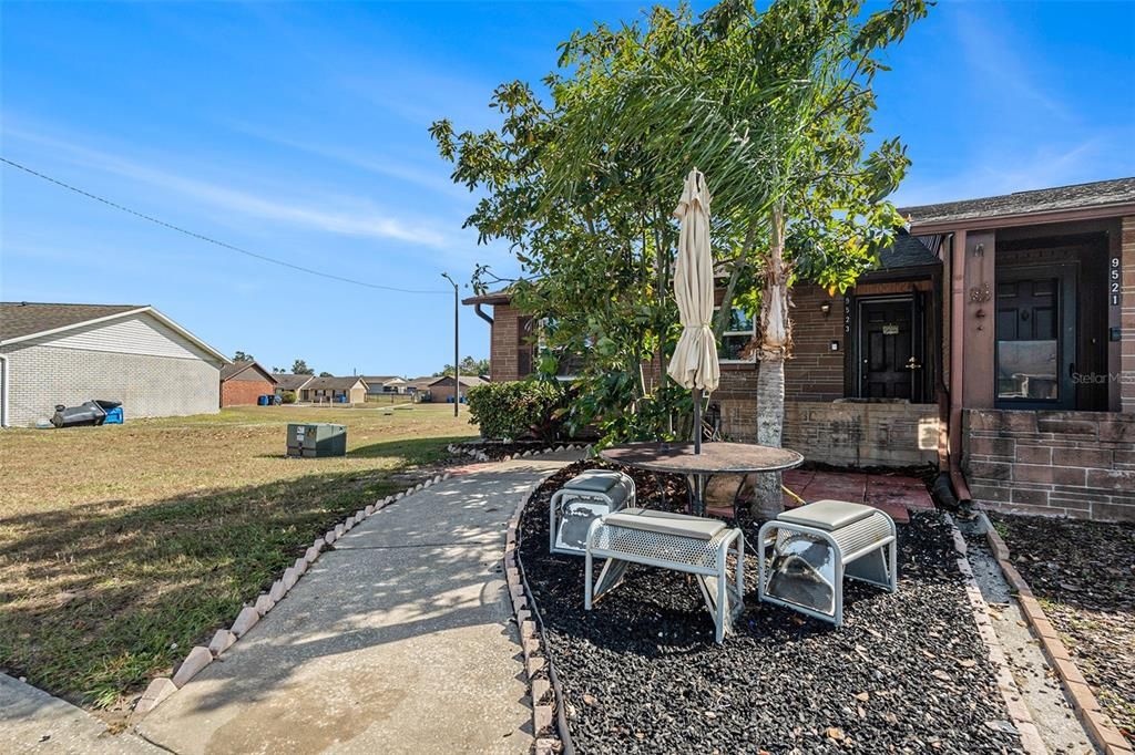 待售: $160,000 (2 贝兹, 1 浴室, 794 平方英尺)