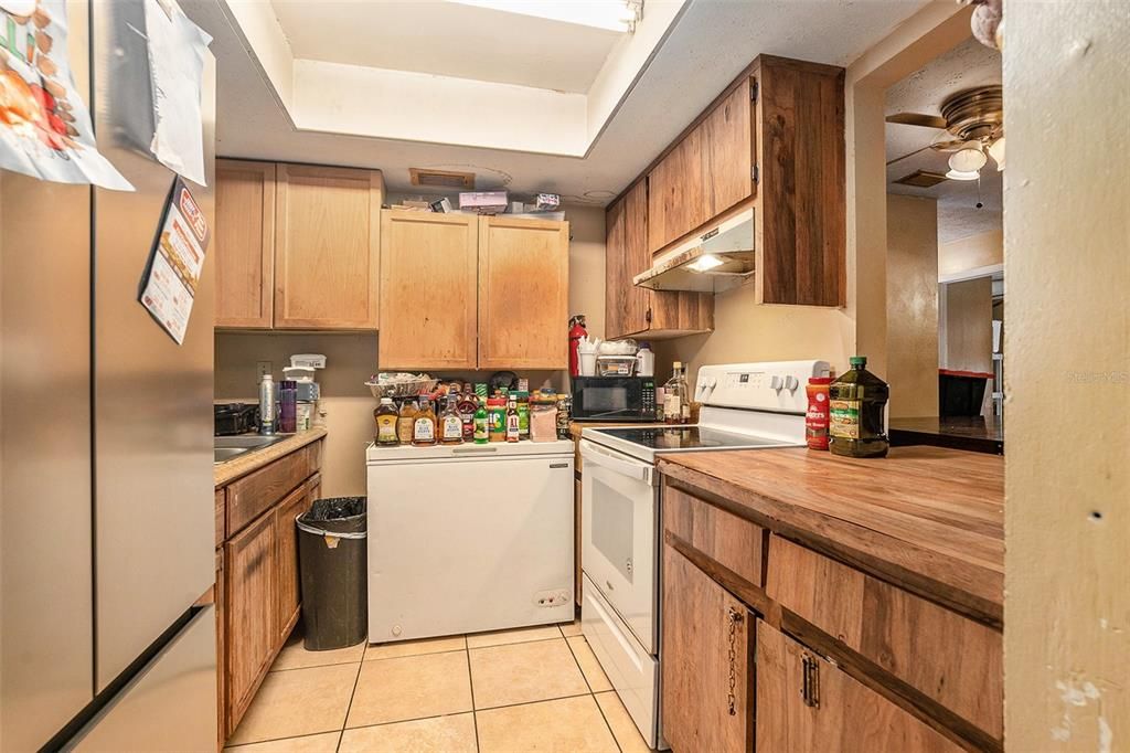 待售: $160,000 (2 贝兹, 1 浴室, 794 平方英尺)