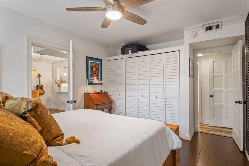 出租: $4,850 (2 贝兹, 2 浴室, 1143 平方英尺)