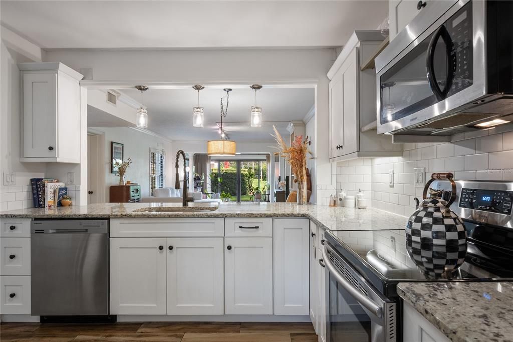 出租: $4,850 (2 贝兹, 2 浴室, 1143 平方英尺)