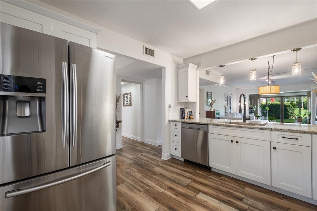 出租: $4,850 (2 贝兹, 2 浴室, 1143 平方英尺)