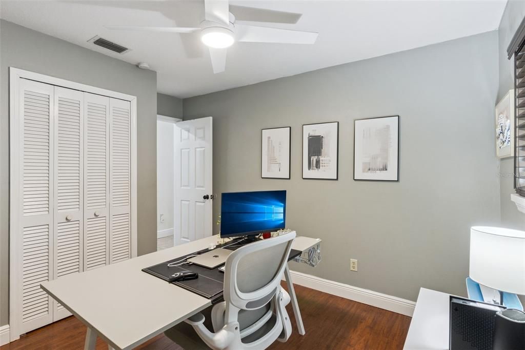 Под контрактом: $450,000 (4 спален, 2 ванн, 1907 Квадратных фут)