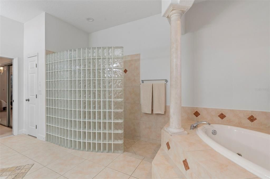 For Sale: $1,350,000 (5 beds, 4 baths, 4899 Square Feet)